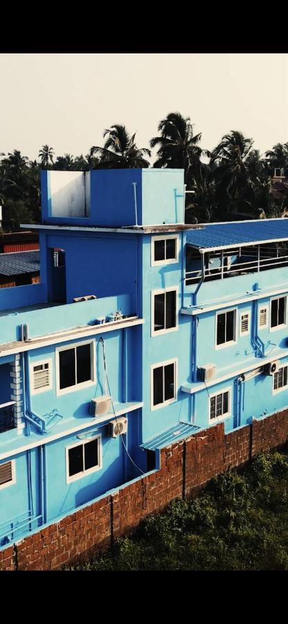 Dibs On Blue Morjim Ostello Esterno foto
